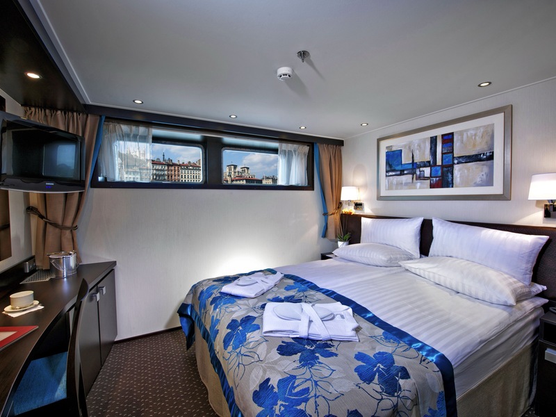 Avalon Deluxe Stateroom